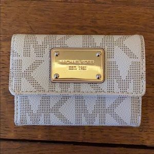 Michael Kors change purse